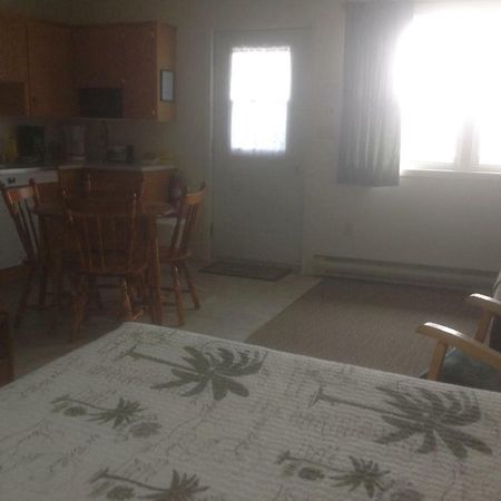 Burton'S Sunset Oasis Motel Bay Saint Lawrence Buitenkant foto
