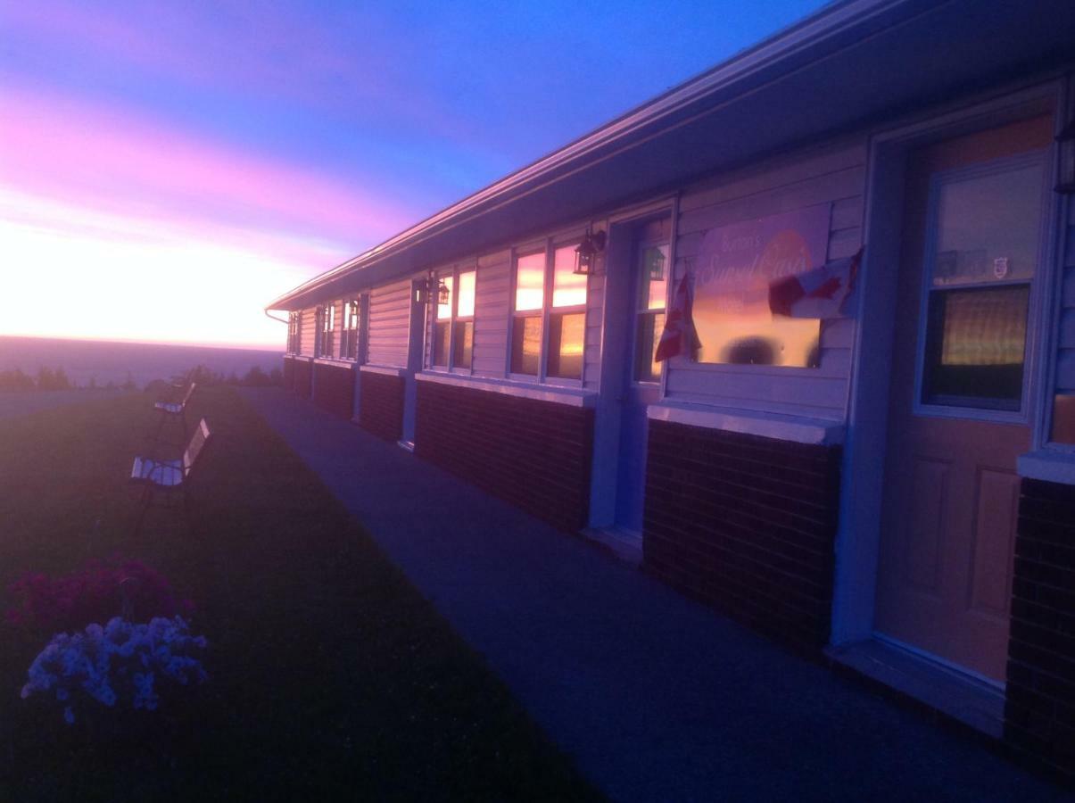 Burton'S Sunset Oasis Motel Bay Saint Lawrence Buitenkant foto