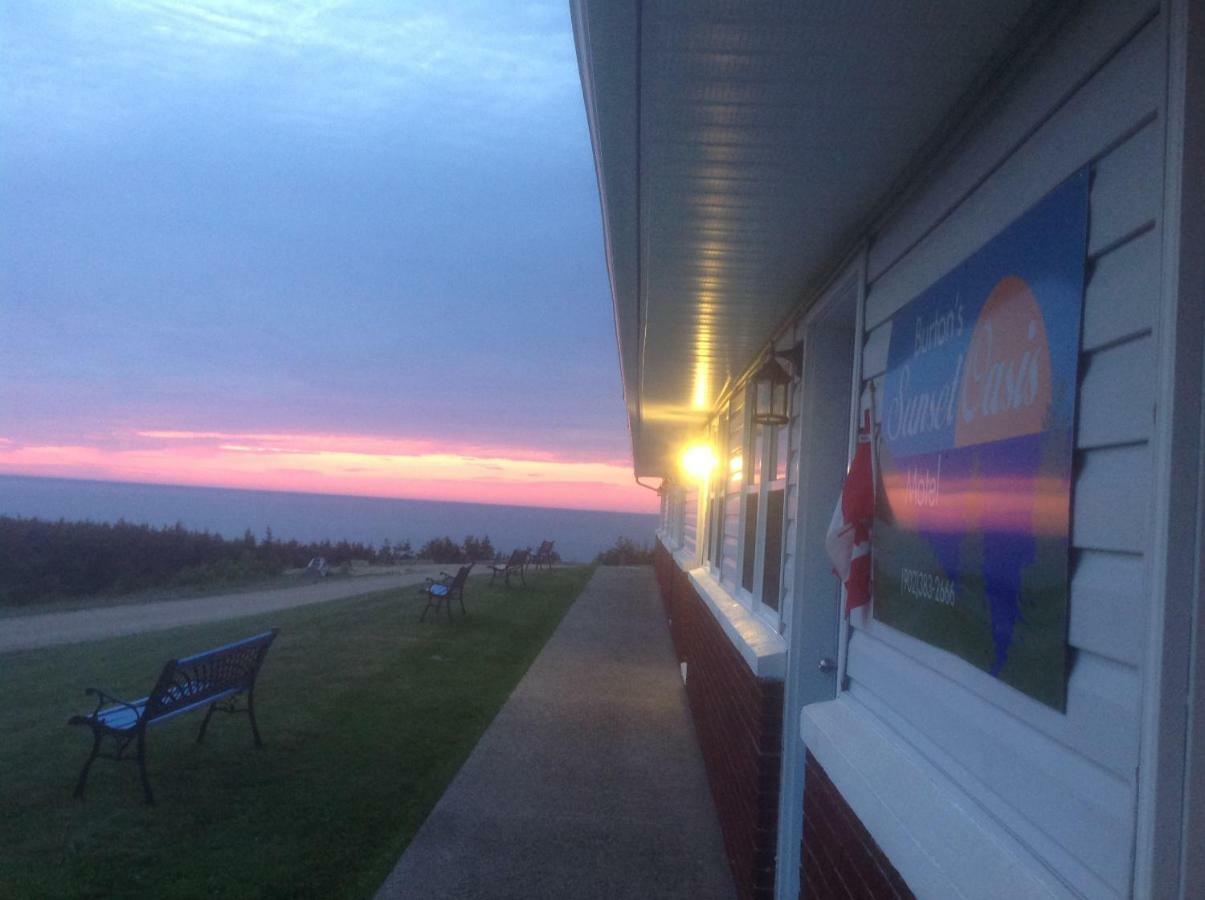 Burton'S Sunset Oasis Motel Bay Saint Lawrence Buitenkant foto